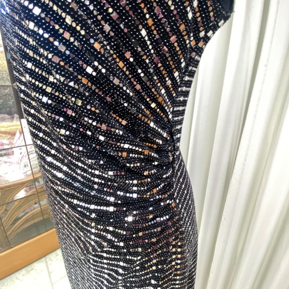 Sleeveless Sheath Dress with Ruching - Picture 2 of 7